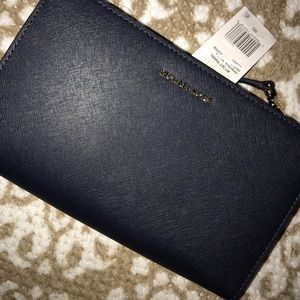 Michael kors crossbody